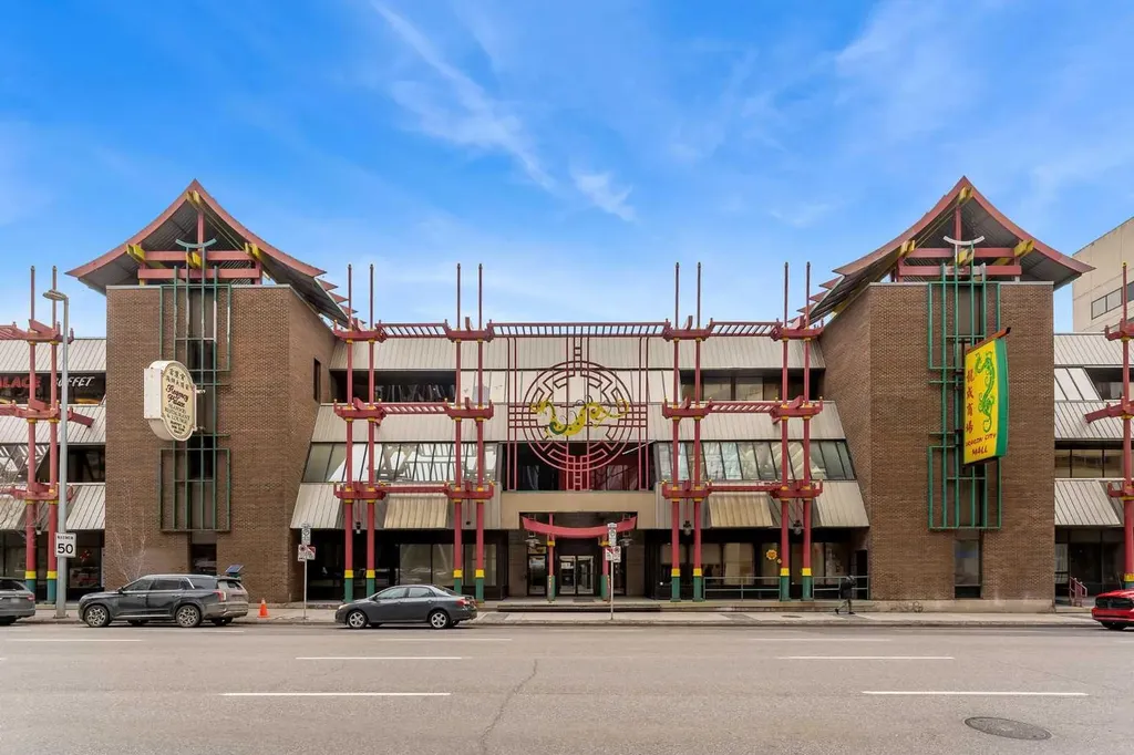 328 Centre Street SE Calgary AB T2G 4X6