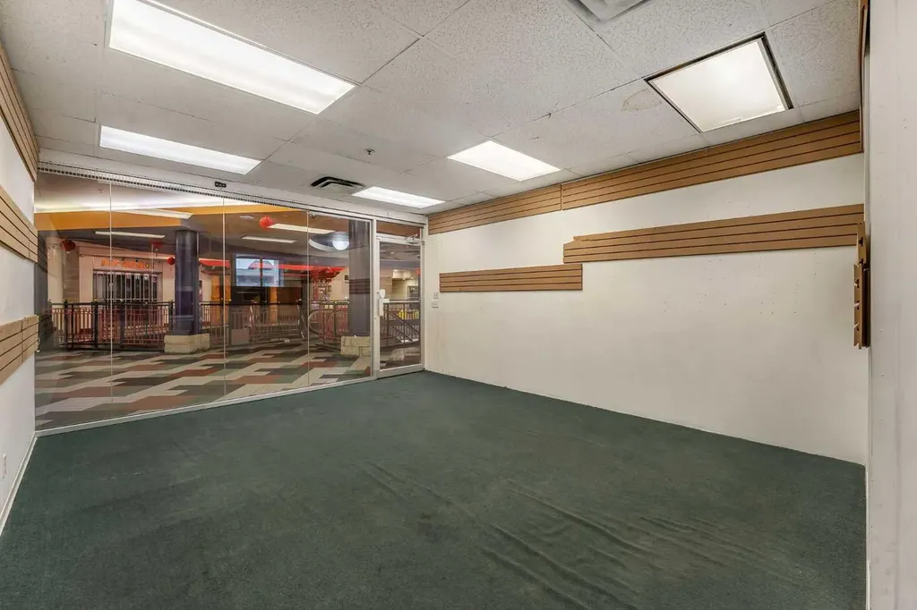328 Centre Street SE Calgary AB T2G 4X6