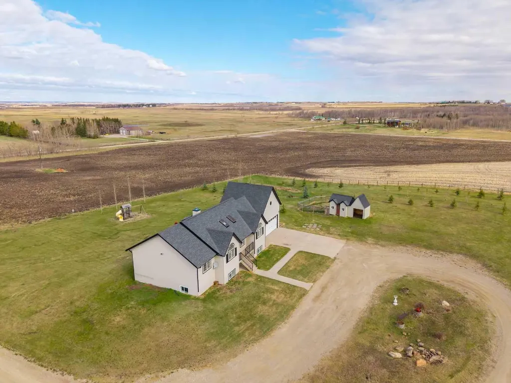 31017 Range Road 23 Rural Mountain View County AB T0M0W0
