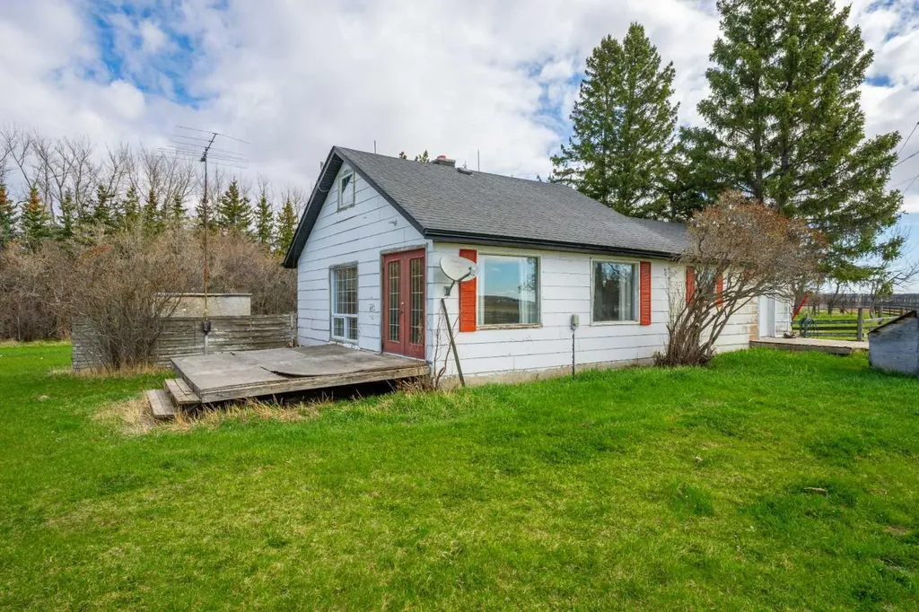 31017 Range Road 23 Rural Mountain View County AB T0M0W0