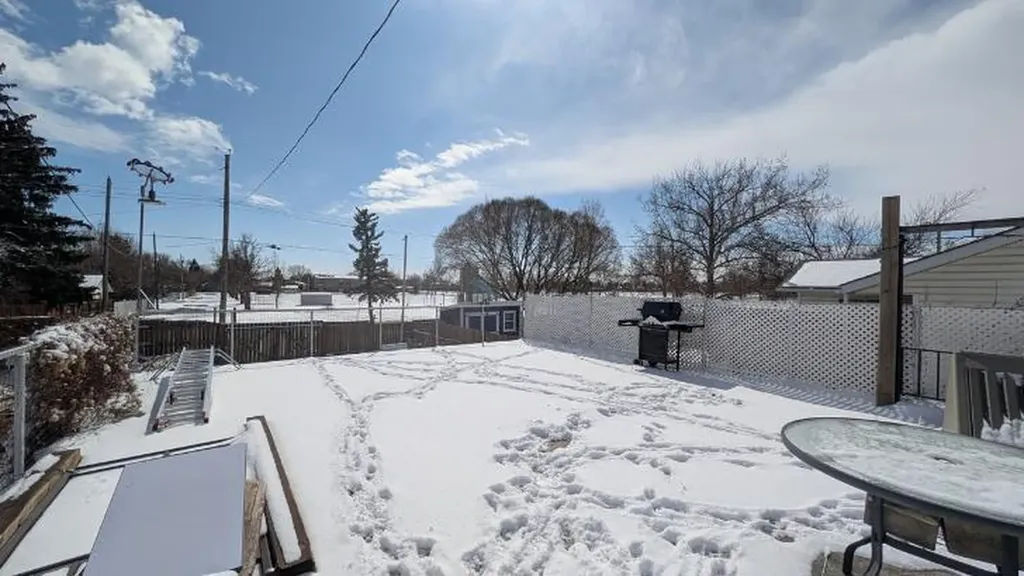 311 47 Avenue W Claresholm AB T0L 0T0