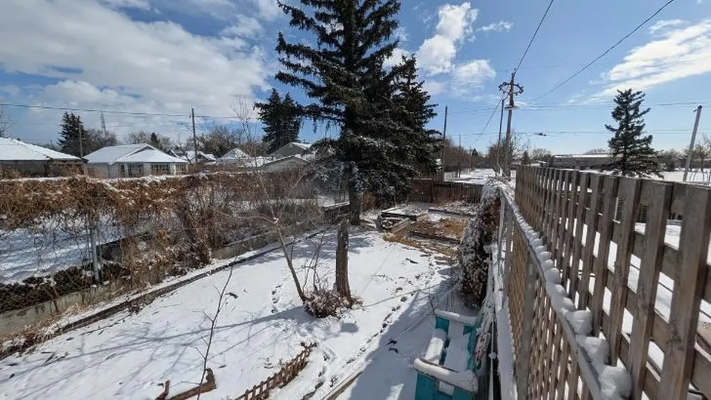 311 47 Avenue W Claresholm AB T0L 0T0