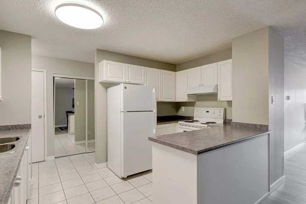 659 4 Avenue NE Calgary AB T2E 0J9