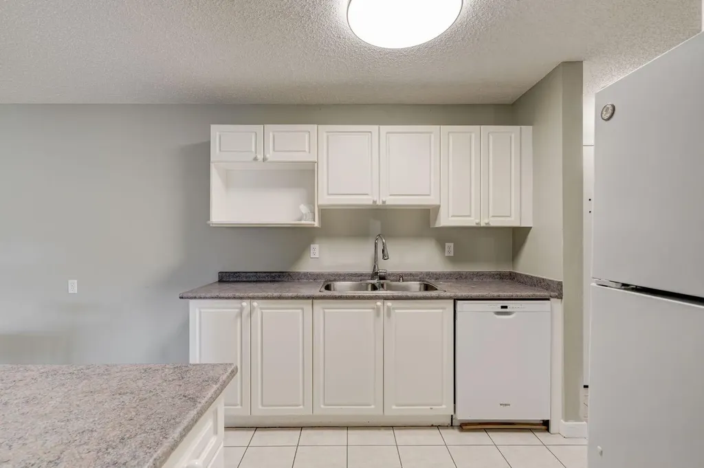 659 4 Avenue NE Calgary AB T2E 0J9