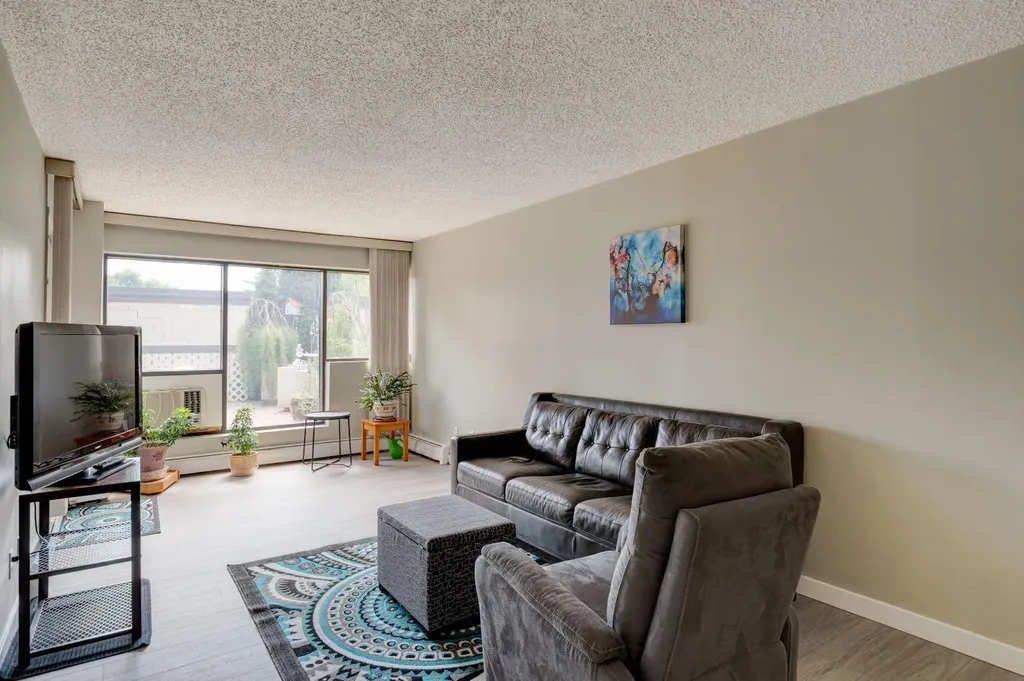 659 4 Avenue NE Calgary AB T2E 0J9