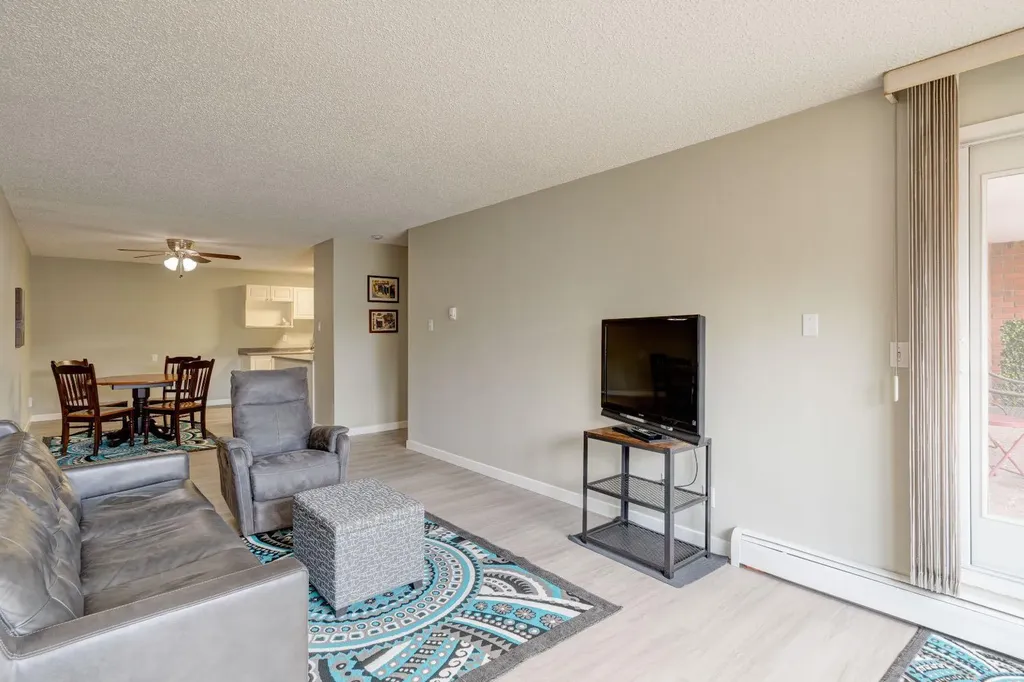 659 4 Avenue NE Calgary AB T2E 0J9