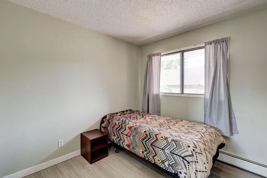659 4 Avenue NE Calgary AB T2E 0J9