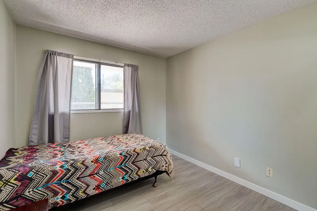 659 4 Avenue NE Calgary AB T2E 0J9
