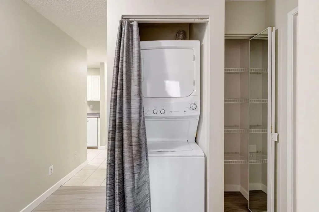 659 4 Avenue NE Calgary AB T2E 0J9