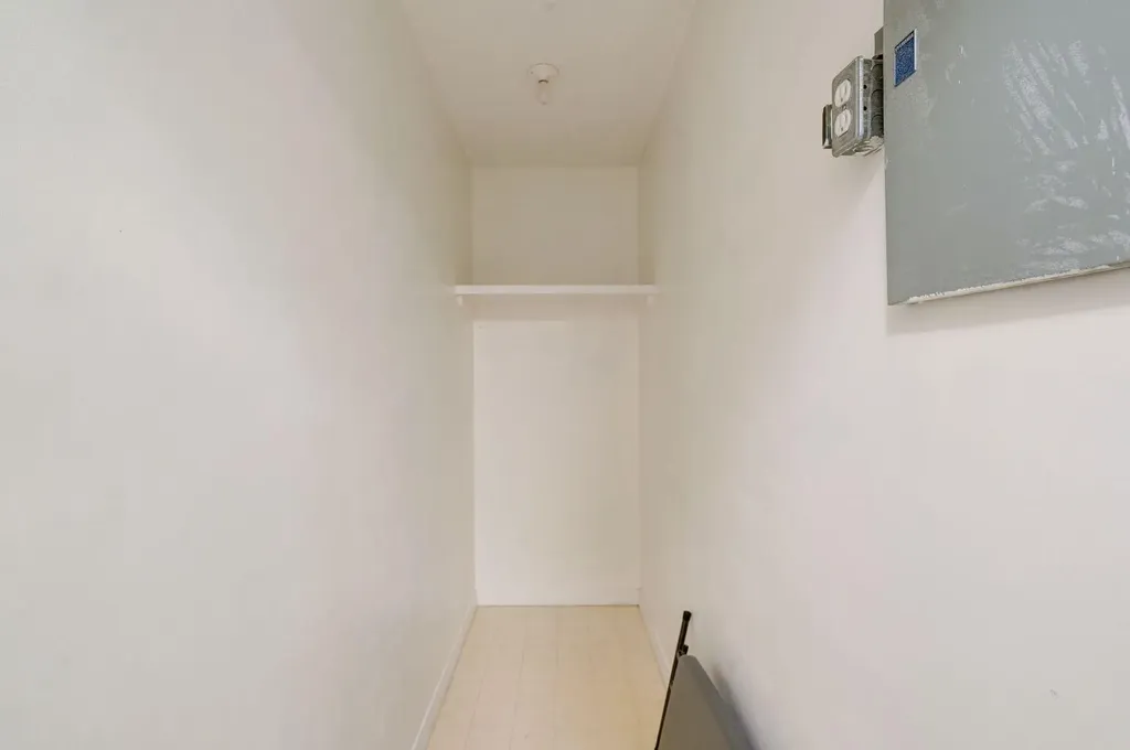 659 4 Avenue NE Calgary AB T2E 0J9
