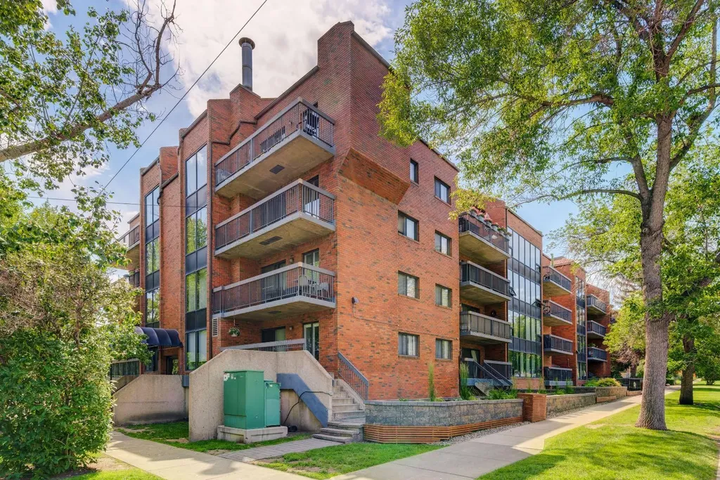 659 4 Avenue NE Calgary AB T2E 0J9