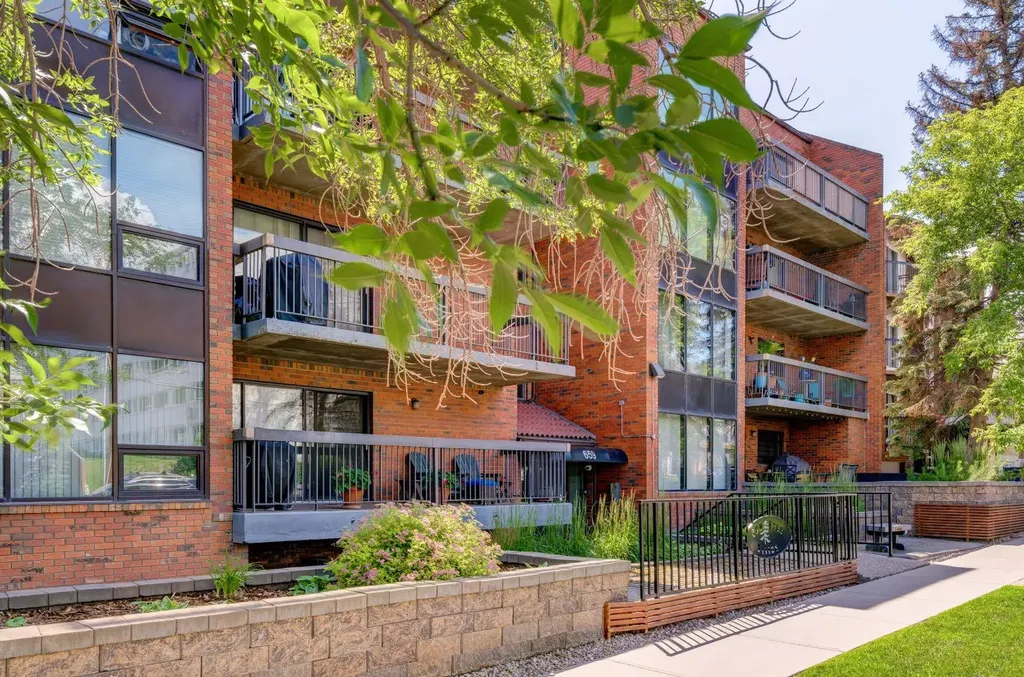 659 4 Avenue NE Calgary AB T2E 0J9
