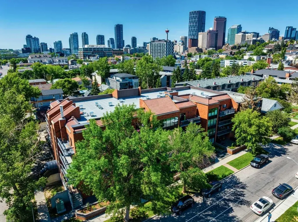 659 4 Avenue NE Calgary AB T2E 0J9