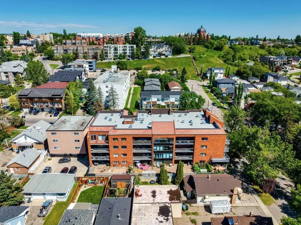 659 4 Avenue NE Calgary AB T2E 0J9