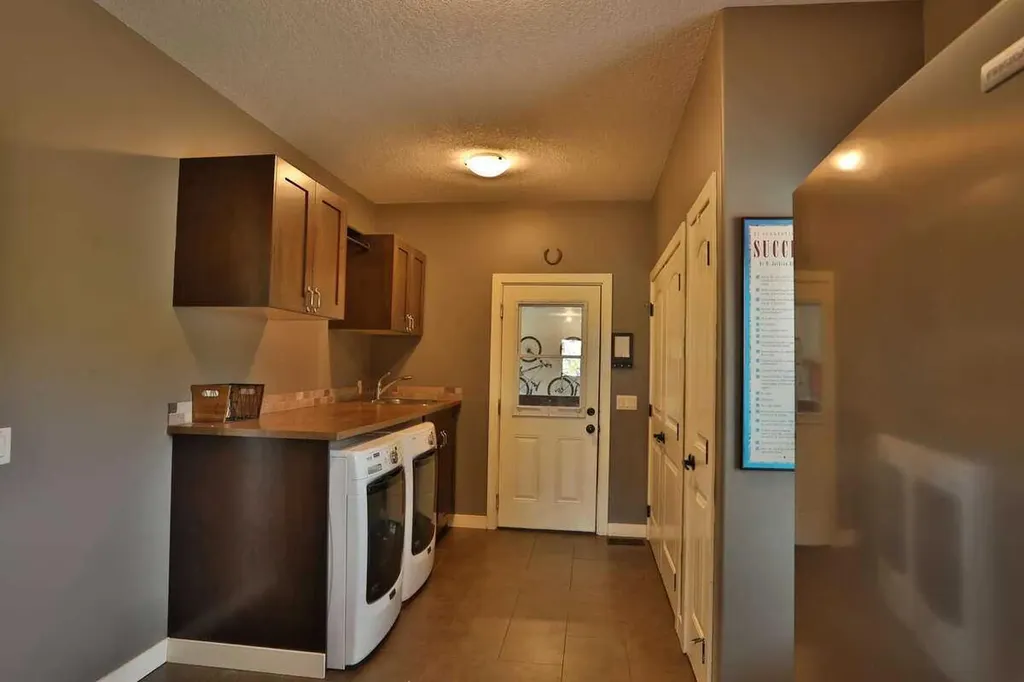 32015 292 Avenue E Rural Foothills County AB T1S 4P7