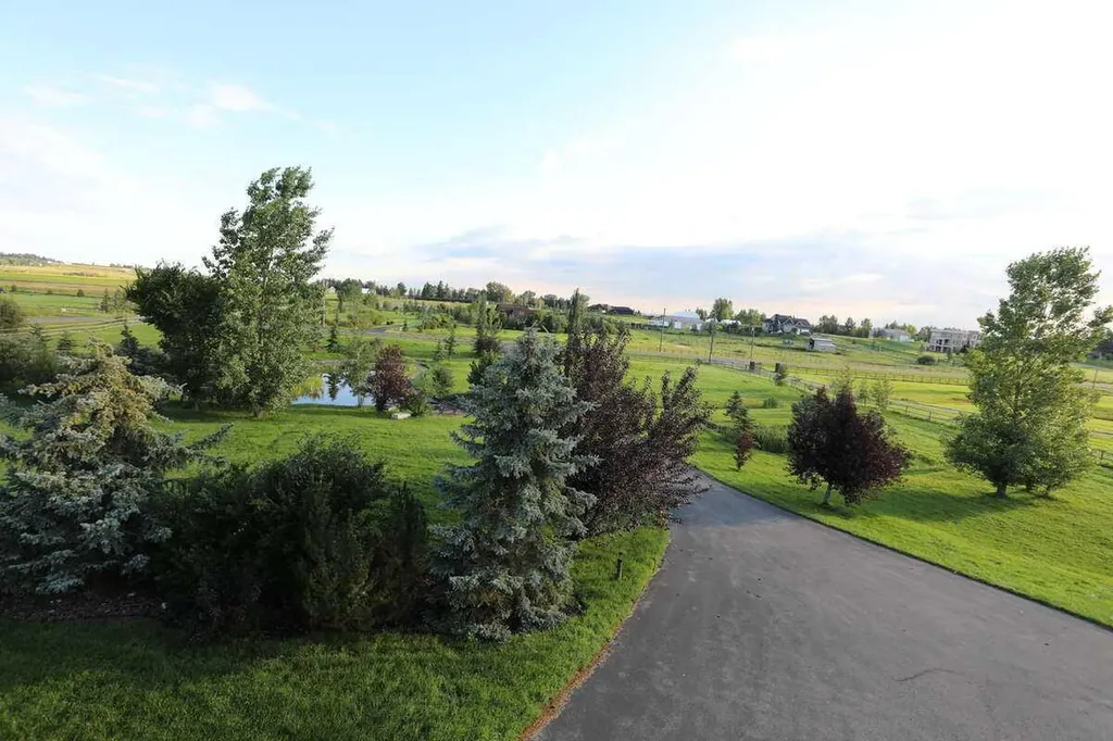 32015 292 Avenue E Rural Foothills County AB T1S 4P7