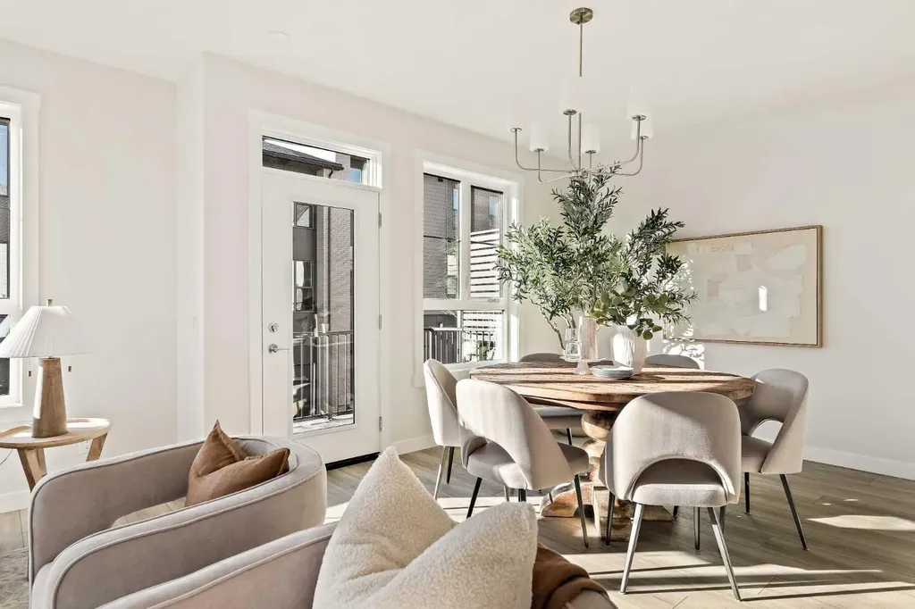 604 Sovereign Common SW Calgary AB T3C 3Y3