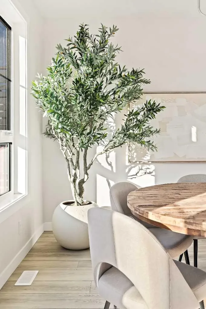 604 Sovereign Common SW Calgary AB T3C 3Y3