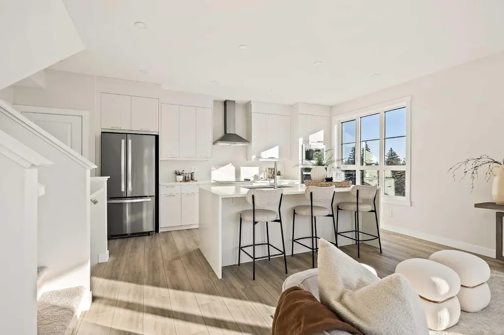 604 Sovereign Common SW Calgary AB T3C 3Y3