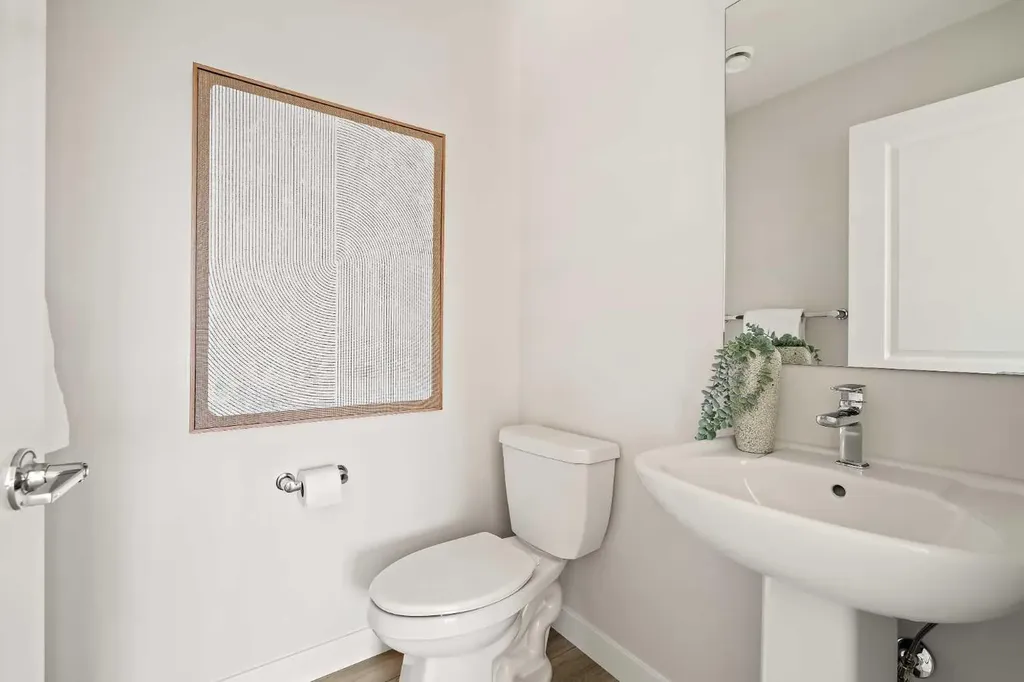 604 Sovereign Common SW Calgary AB T3C 3Y3