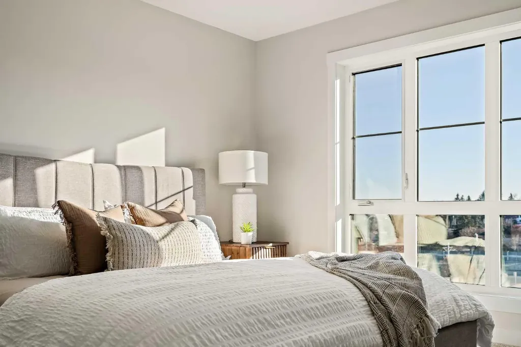 604 Sovereign Common SW Calgary AB T3C 3Y3