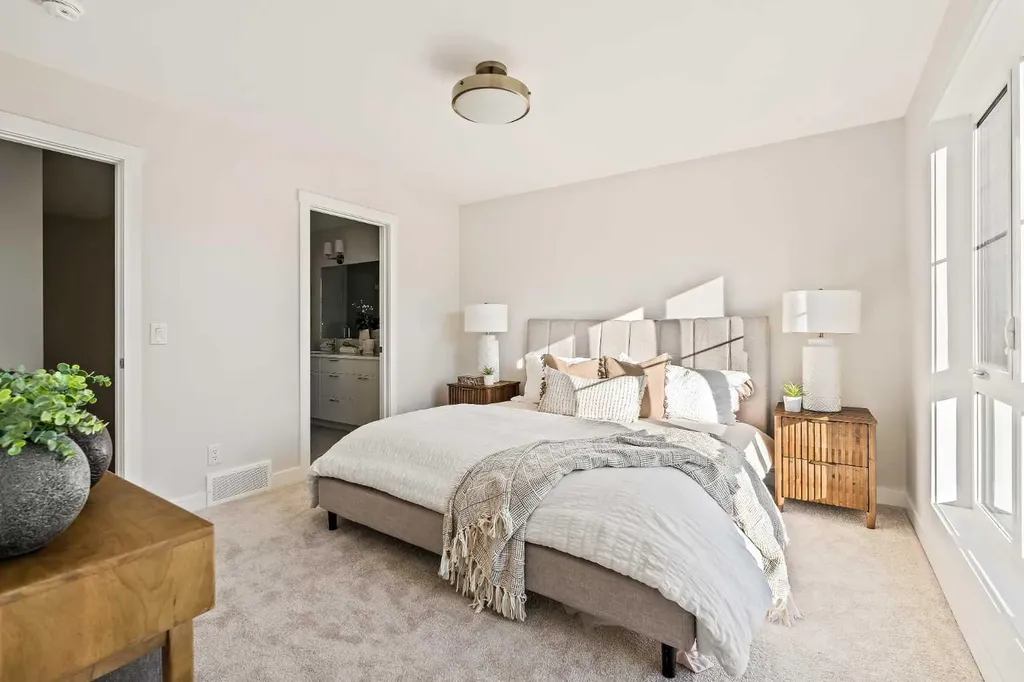 604 Sovereign Common SW Calgary AB T3C 3Y3