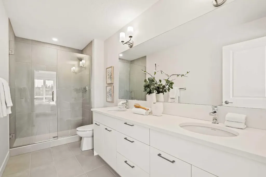 604 Sovereign Common SW Calgary AB T3C 3Y3