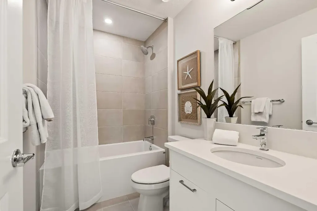 604 Sovereign Common SW Calgary AB T3C 3Y3