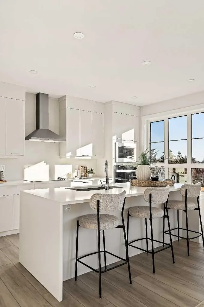 604 Sovereign Common SW Calgary AB T3C 3Y3