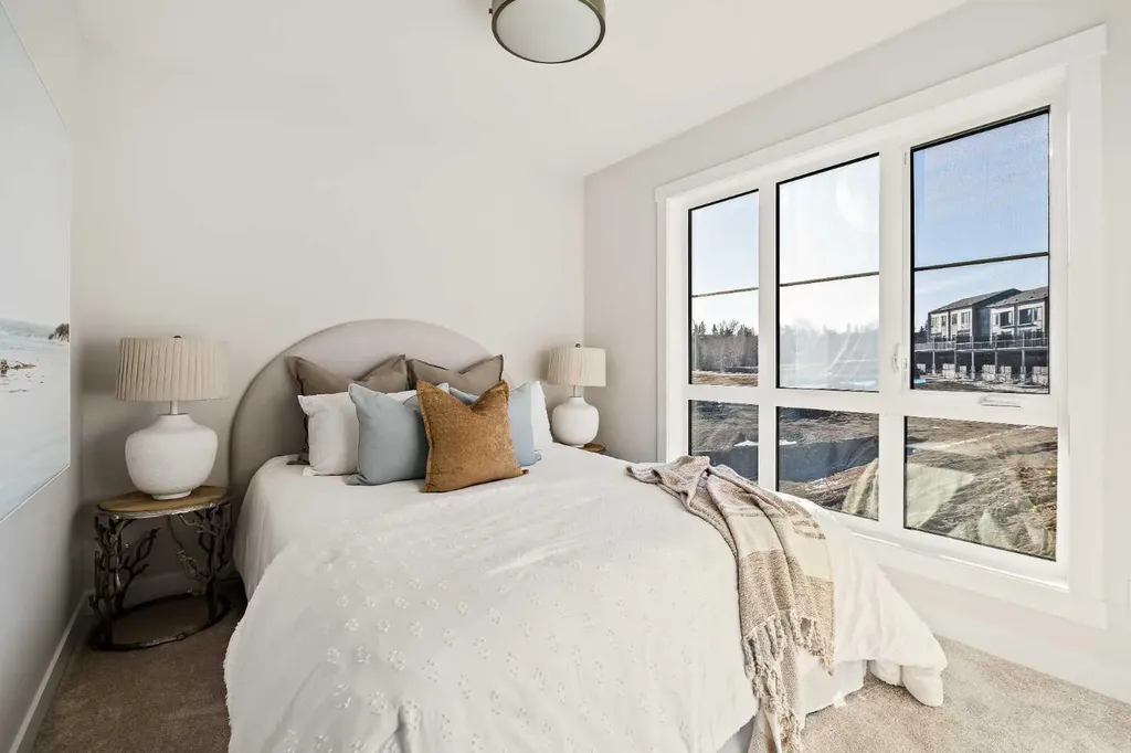 604 Sovereign Common SW Calgary AB T3C 3Y3