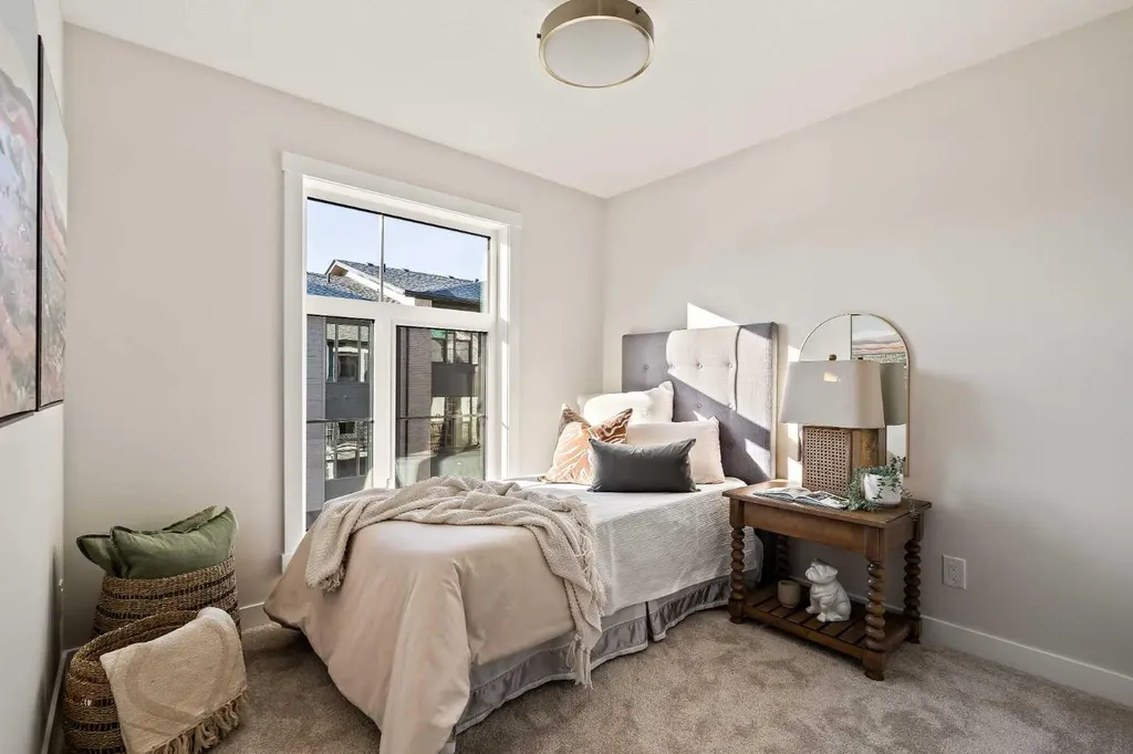 604 Sovereign Common SW Calgary AB T3C 3Y3