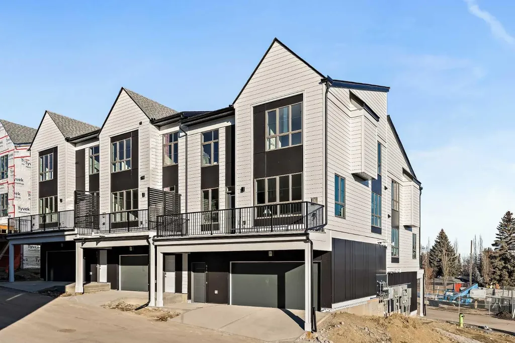 604 Sovereign Common SW Calgary AB T3C 3Y3