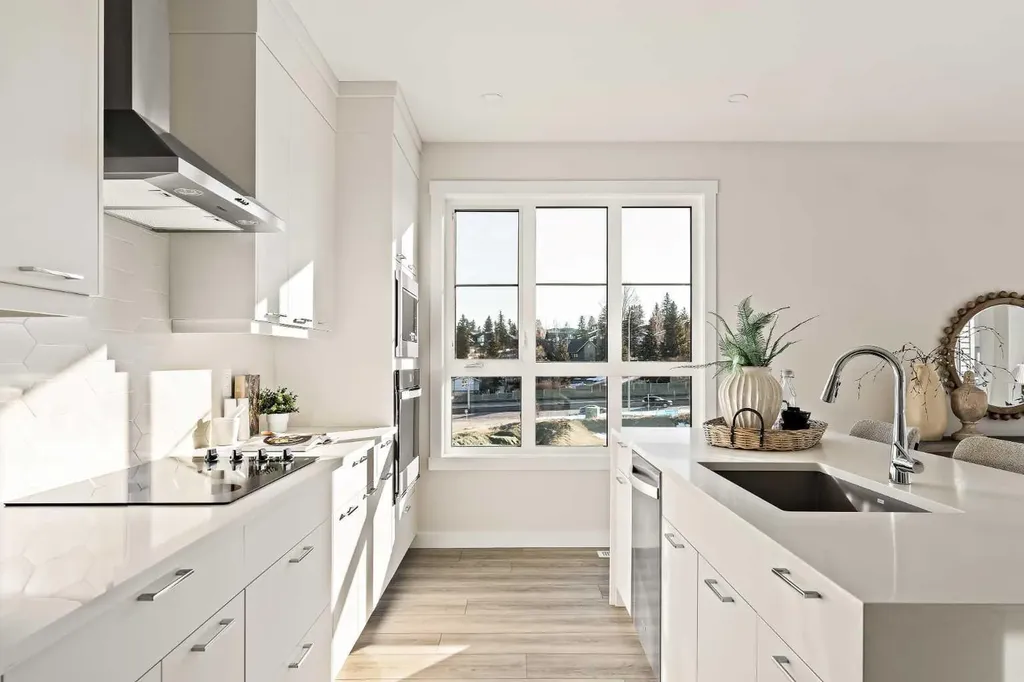 604 Sovereign Common SW Calgary AB T3C 3Y3
