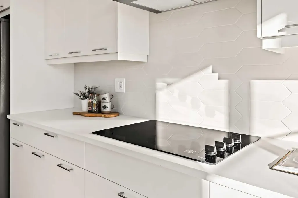 604 Sovereign Common SW Calgary AB T3C 3Y3