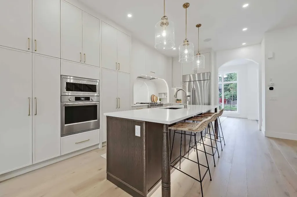 1007 18 Avenue NW Calgary AB T2M 0S9