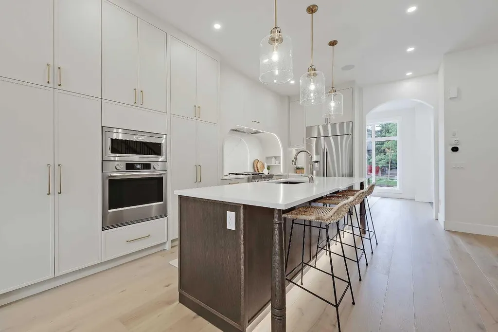 1007 18 Avenue NW Calgary AB T2M 0S9