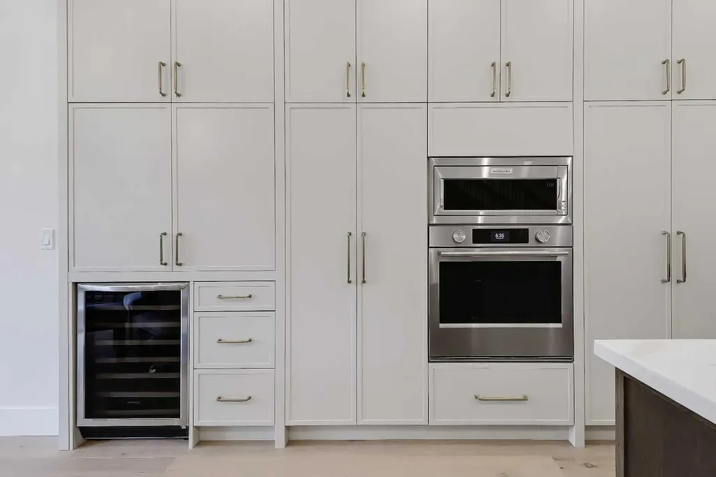 1007 18 Avenue NW Calgary AB T2M 0S9