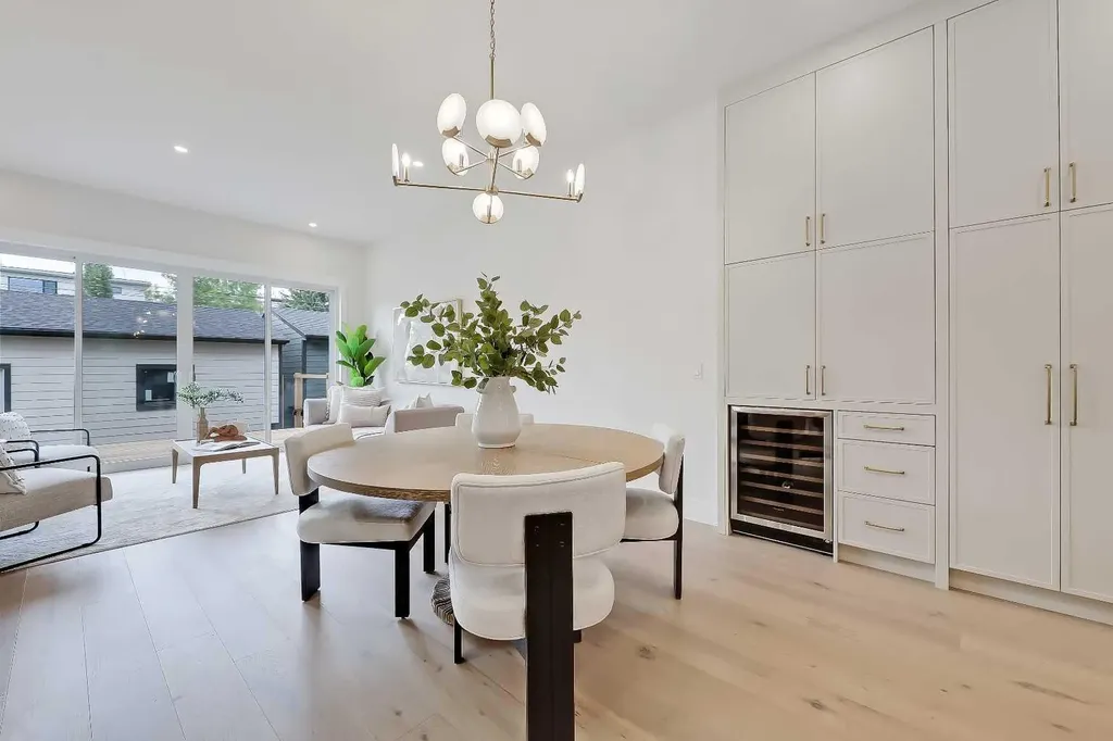 1007 18 Avenue NW Calgary AB T2M 0S9