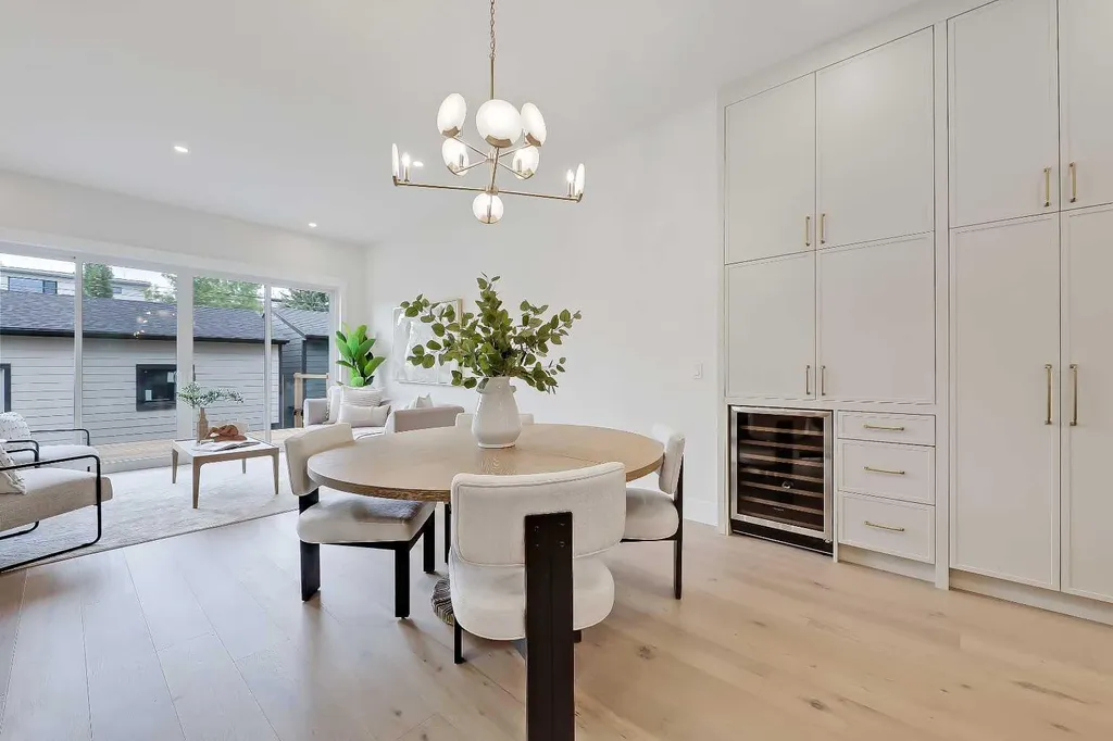 1007 18 Avenue NW Calgary AB T2M 0S9