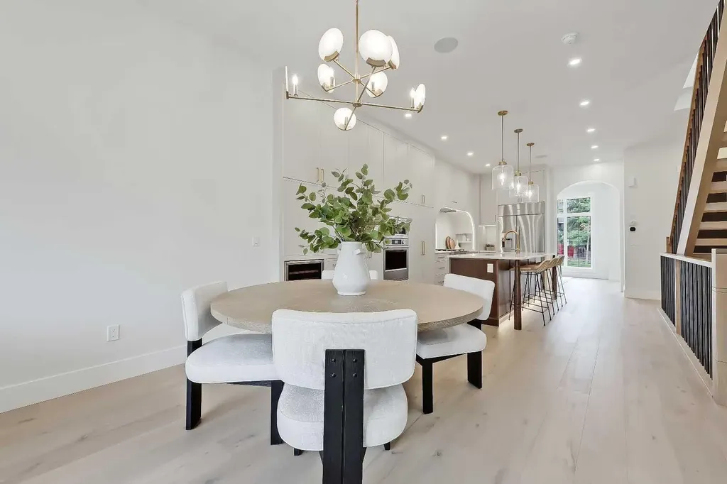 1007 18 Avenue NW Calgary AB T2M 0S9