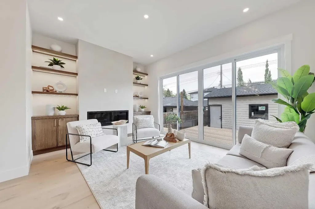 1007 18 Avenue NW Calgary AB T2M 0S9