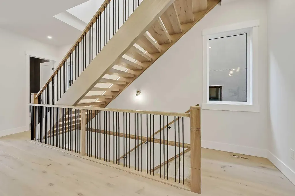 1007 18 Avenue NW Calgary AB T2M 0S9