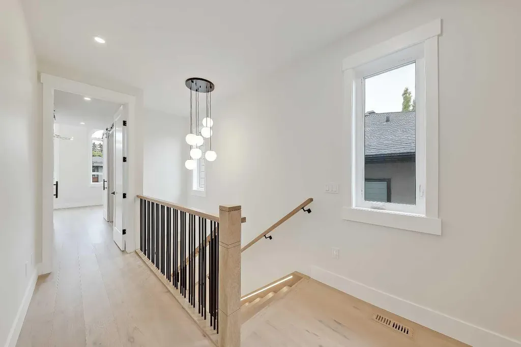 1007 18 Avenue NW Calgary AB T2M 0S9