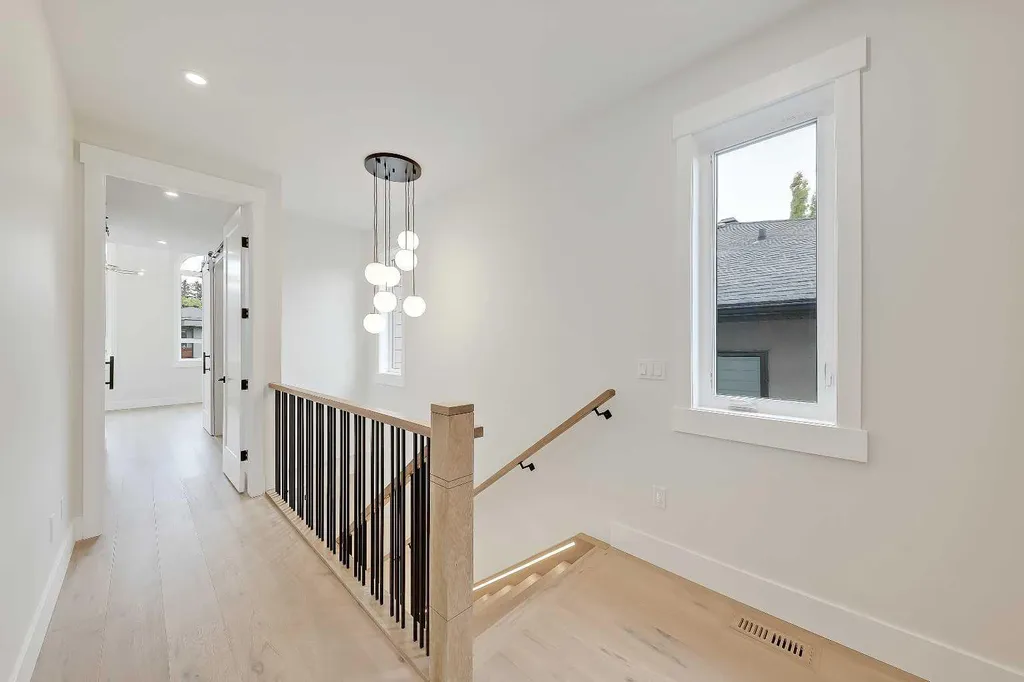 1007 18 Avenue NW Calgary AB T2M 0S9