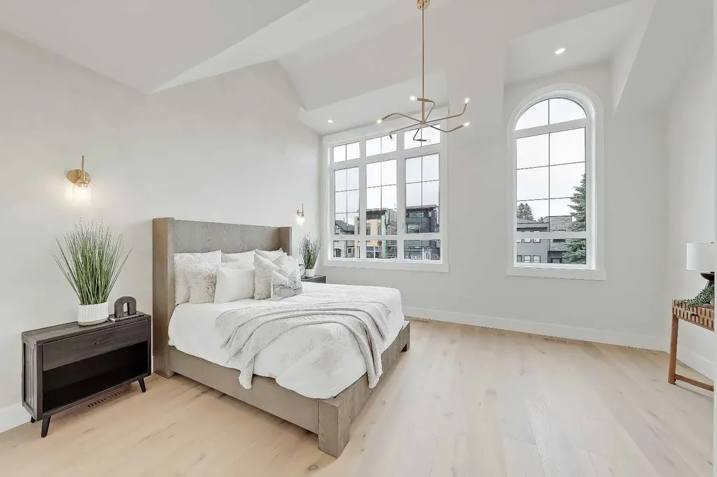 1007 18 Avenue NW Calgary AB T2M 0S9