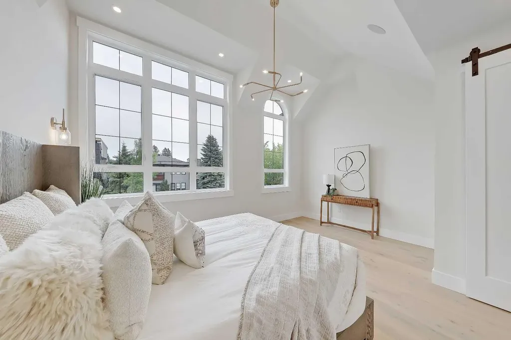 1007 18 Avenue NW Calgary AB T2M 0S9