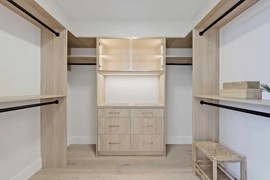 1007 18 Avenue NW Calgary AB T2M 0S9