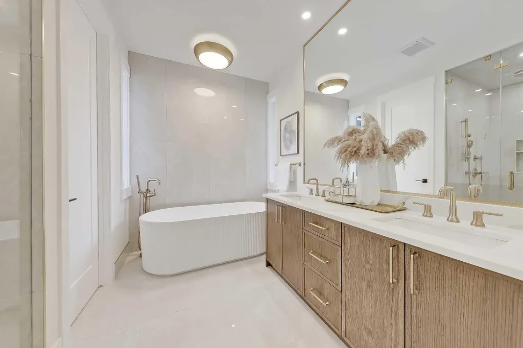 1007 18 Avenue NW Calgary AB T2M 0S9