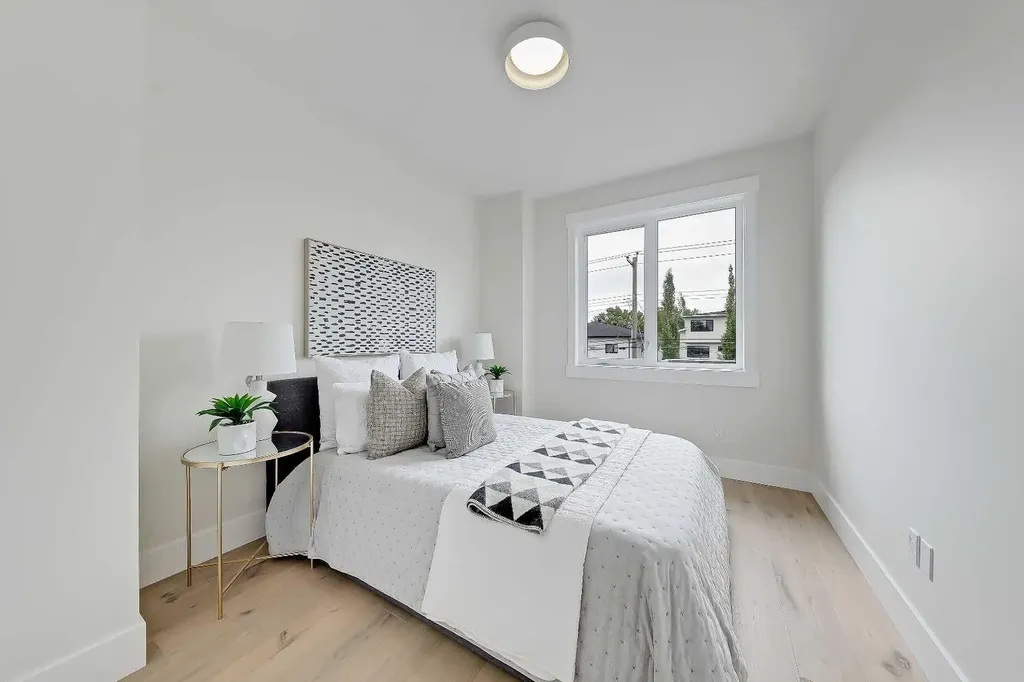 1007 18 Avenue NW Calgary AB T2M 0S9
