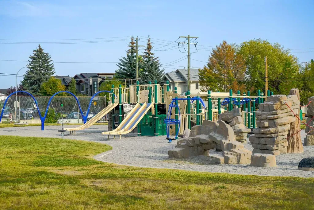 1007 18 Avenue NW Calgary AB T2M 0S9